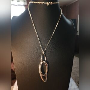 Stella & Dot Silvertone Tear Drop Pendant Necklace – 30” – EUC